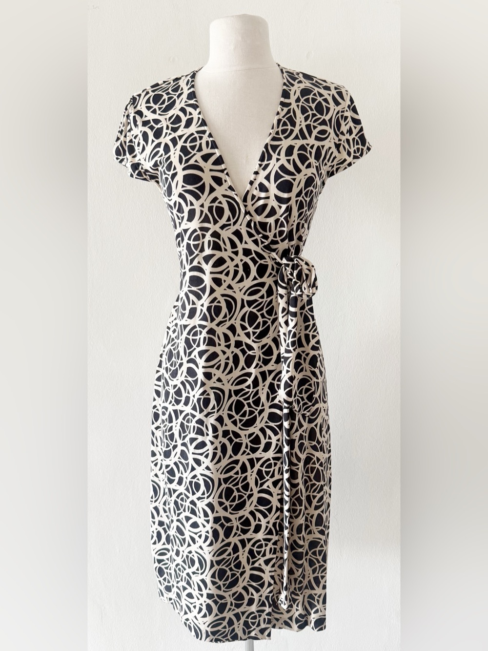 Vintage Silk Diane Von Furstenberg Geometric Cream & Black Midi Wrap Dress 6